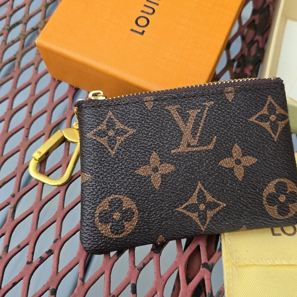 Wallet And Minnie Mouse Key Chain - Picture 2 of 6